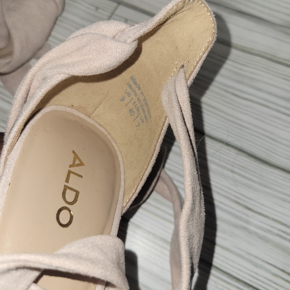 Aldo Lace Heels - Picture 6 of 8